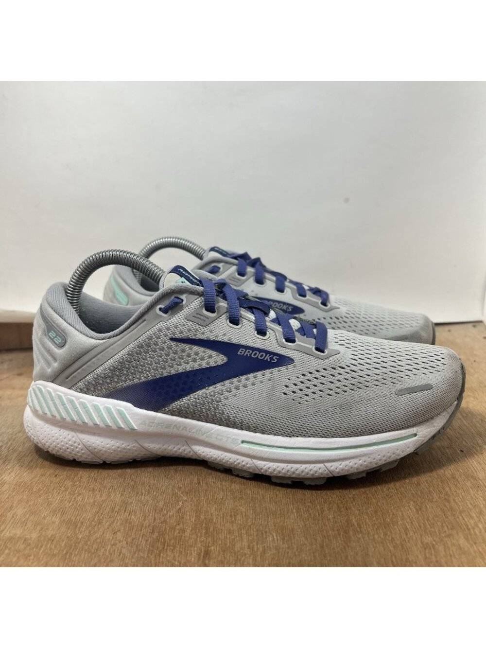 Brooks Adrenaline GTS 22 Womens Size 9 Grey Running Shoes